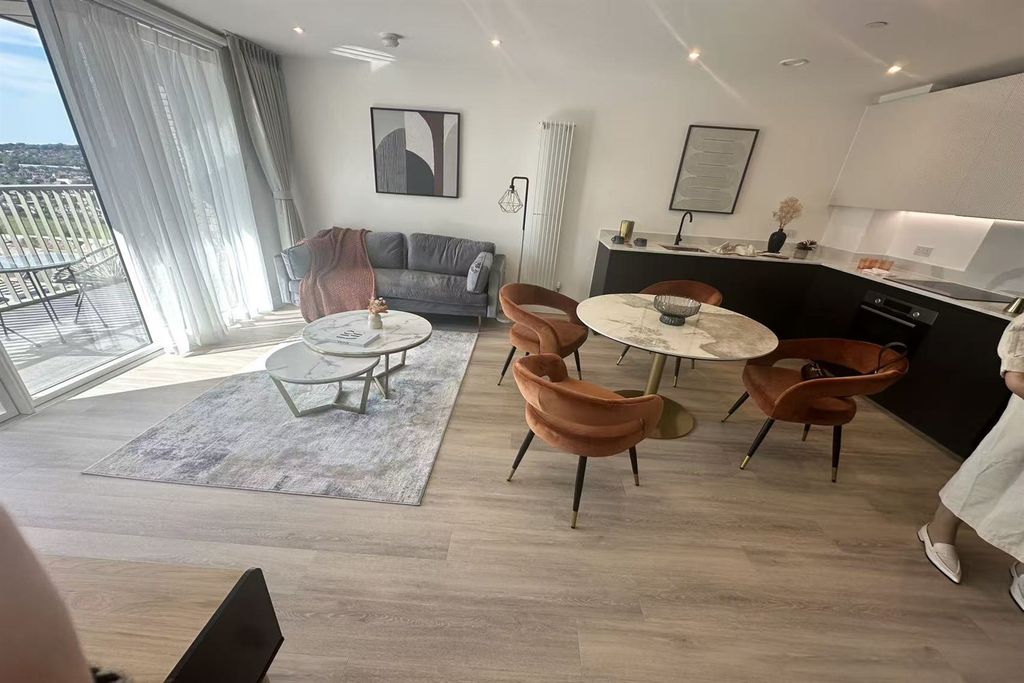 Property photo 1 of 12 (Main)