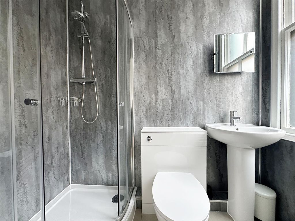 Property photo 3 of 12 Bedroom 2 (3).Jpg