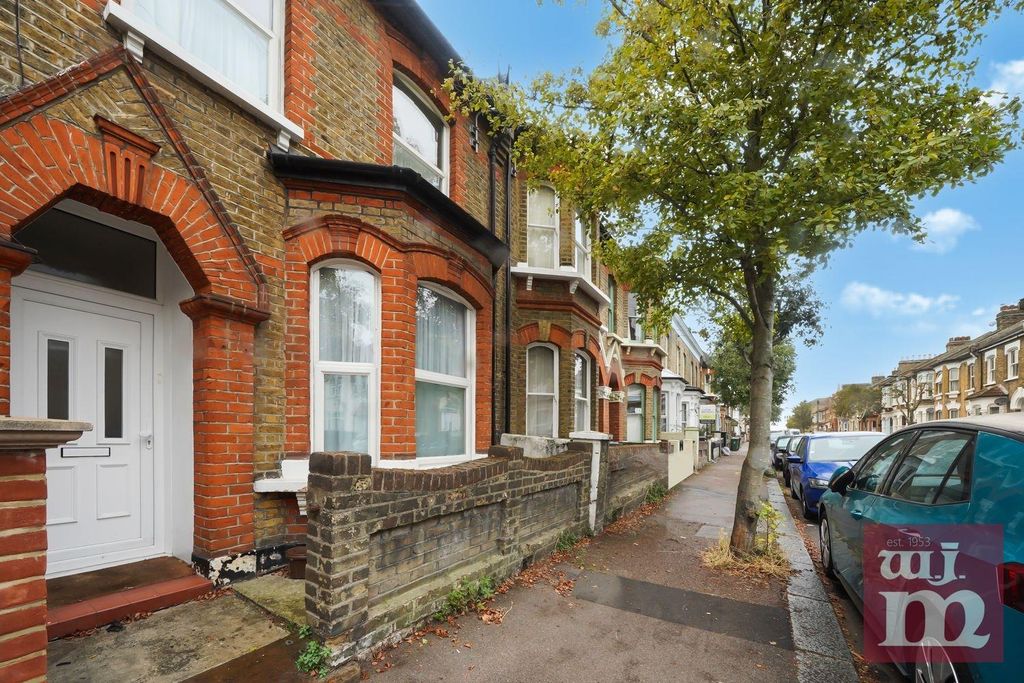 Property photo 1 of 11 Ferndale Road