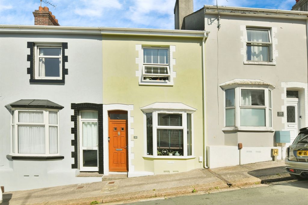Property photo 1 of 17