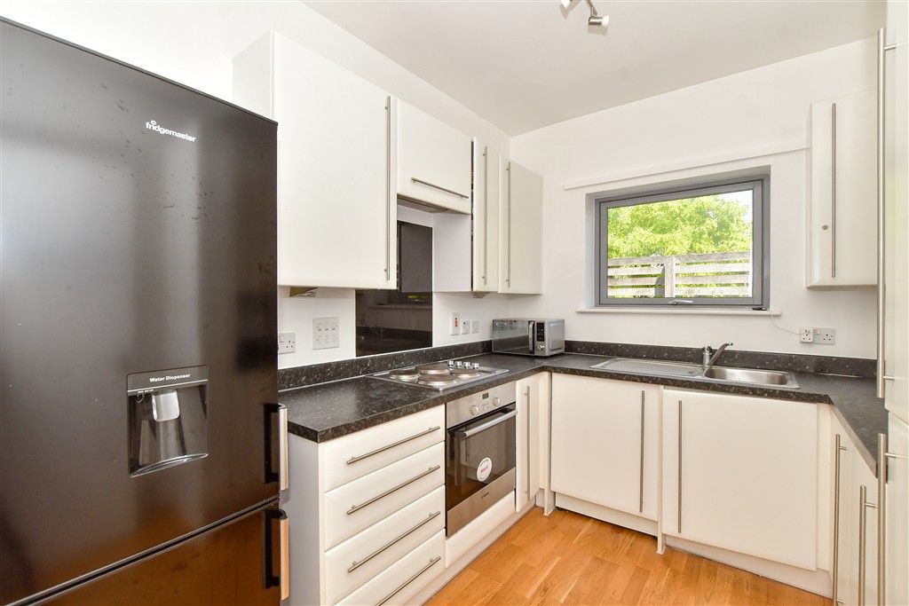 Property photo 3 of 9 Kitchen