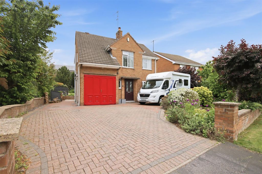 Property photo 1 of 18 Front