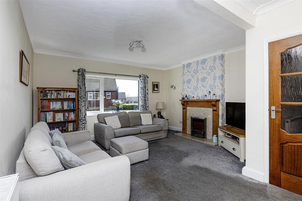 Property photo 2 of 35 Living Room