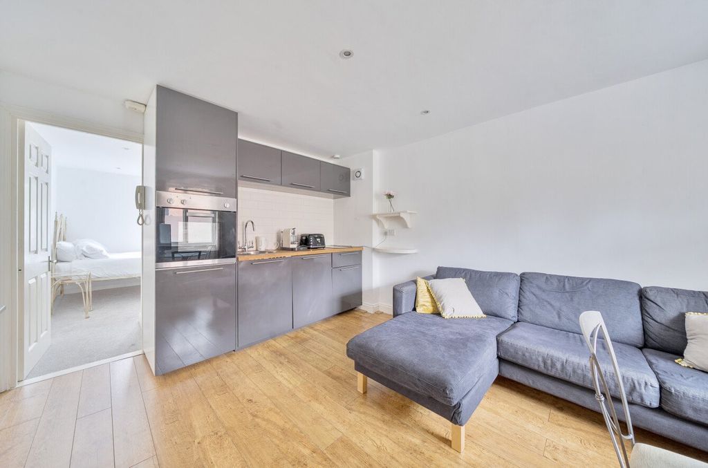 Property photo 3 of 7 Picture No. 16