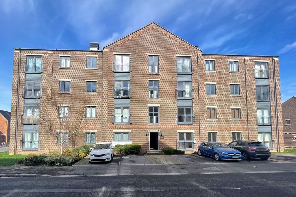 Property photo 1 of 10 Front