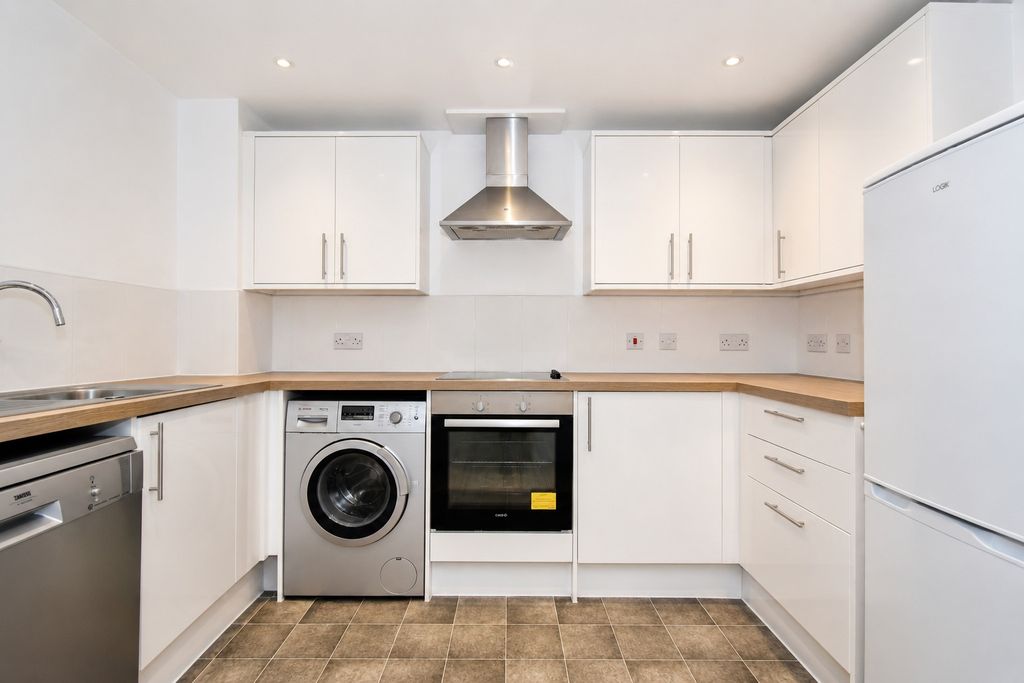 Property photo 2 of 8 3693451