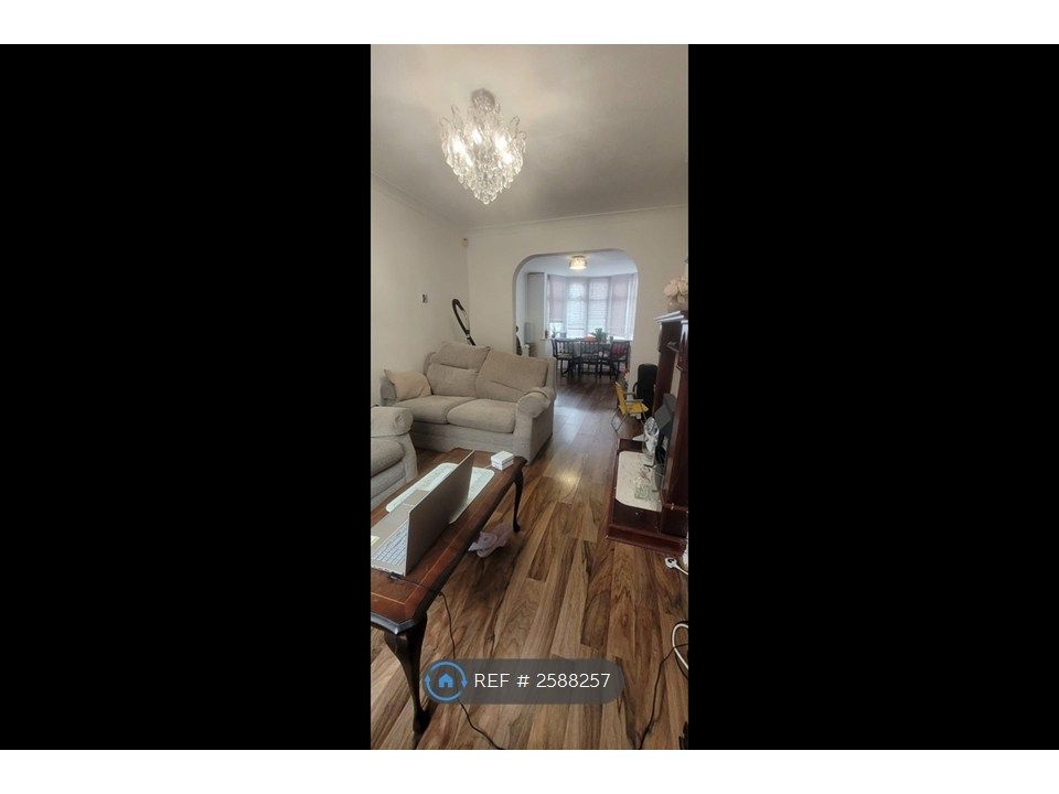 Property photo 3 of 18 Living Room