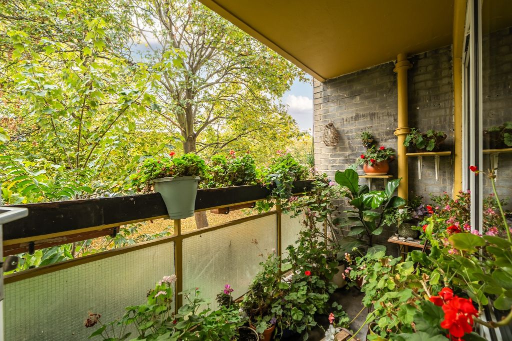 Property photo 2 of 18 3921874