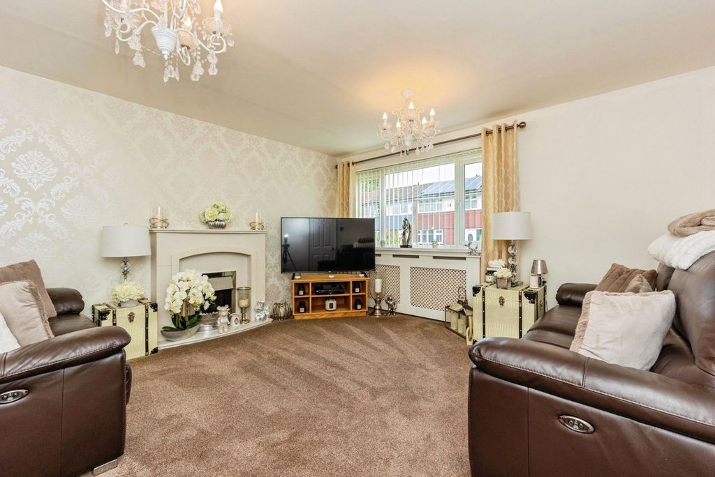 Property photo 2 of 17 Photo