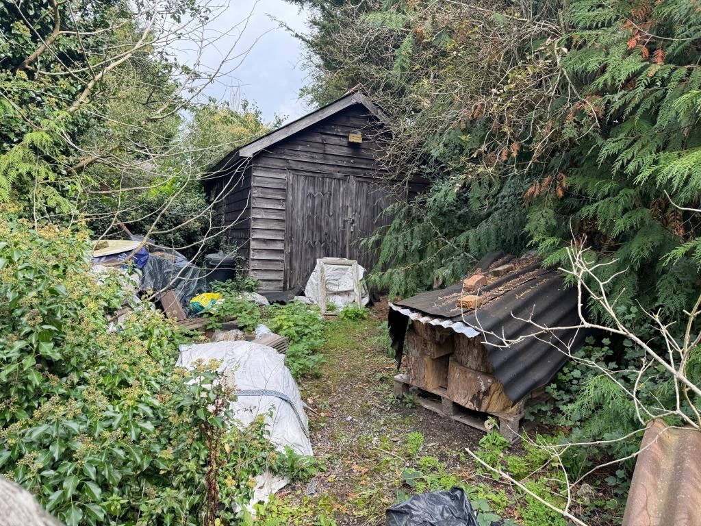 Property photo 3 of 4 Garage