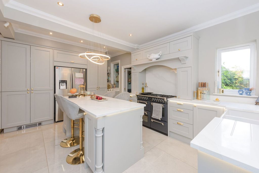 Property photo 3 of 30