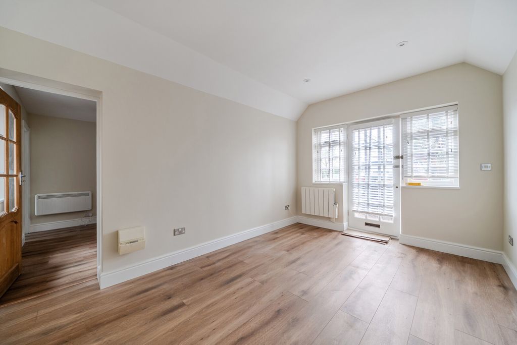 Property photo 3 of 14 1399726-1-69662d5...