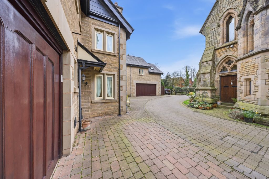 Property photo 2 of 27 Driveway