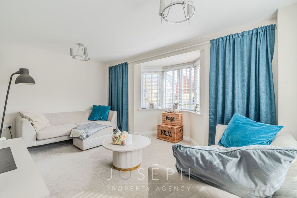 Property photo 2 of 20