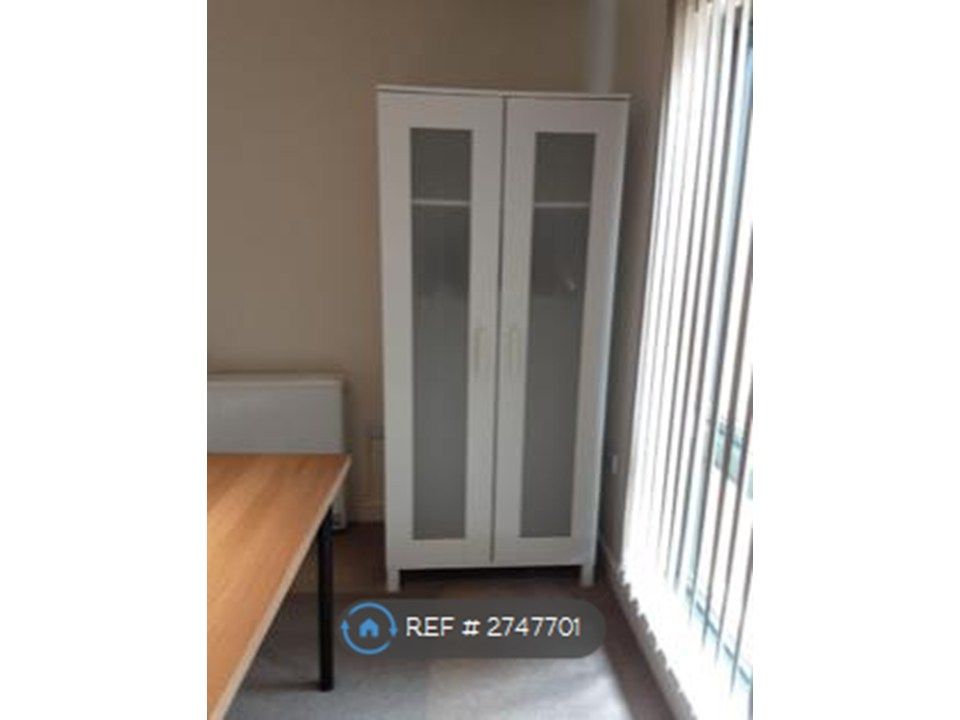 Property photo 3 of 10 Wardrobe