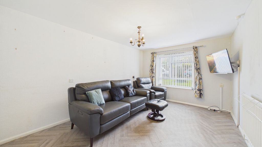 Property photo 3 of 9 5696217