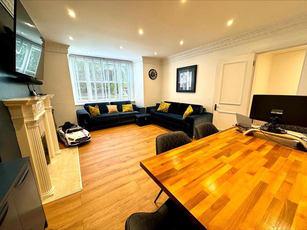 Property photo 3 of 13 Lounge-Diner