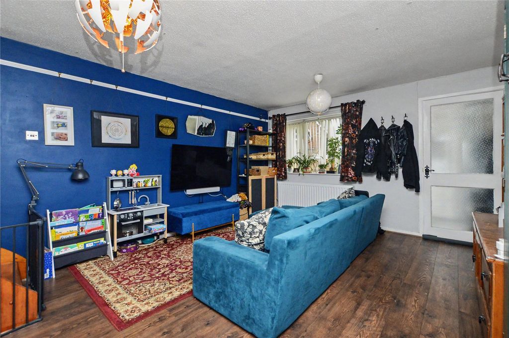 Property photo 2 of 16 Picture No. 11
