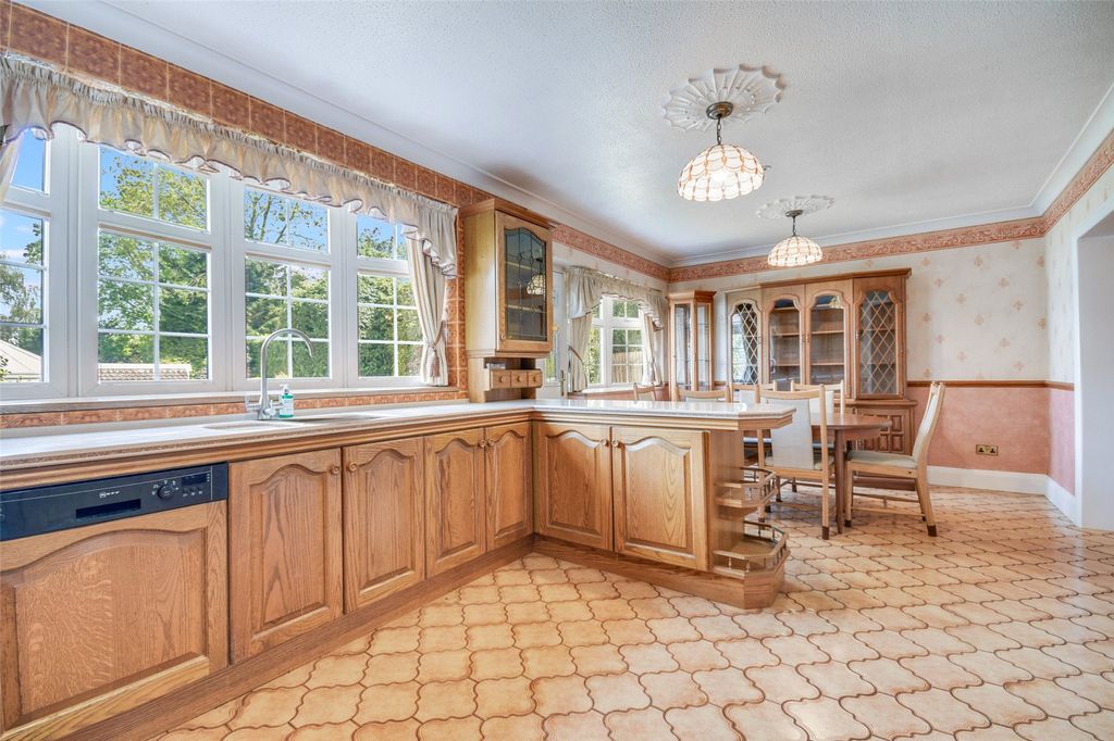 Property photo 3 of 17 Kitchen