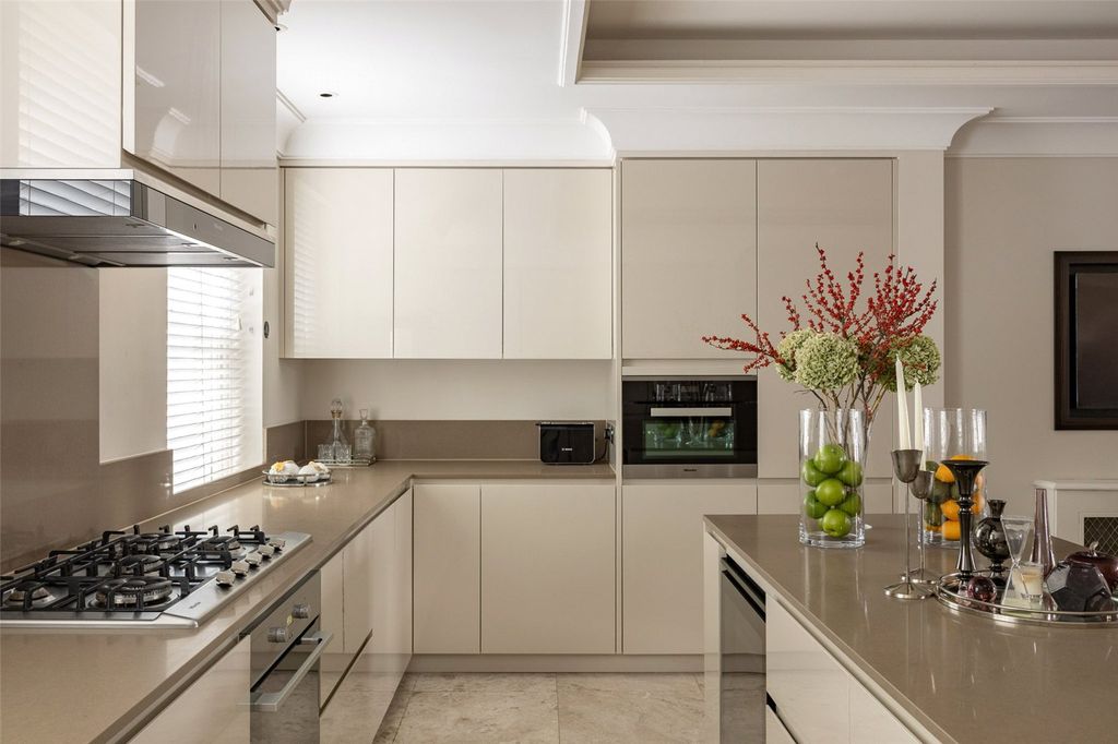 Property photo 1 of 17 Kitchen