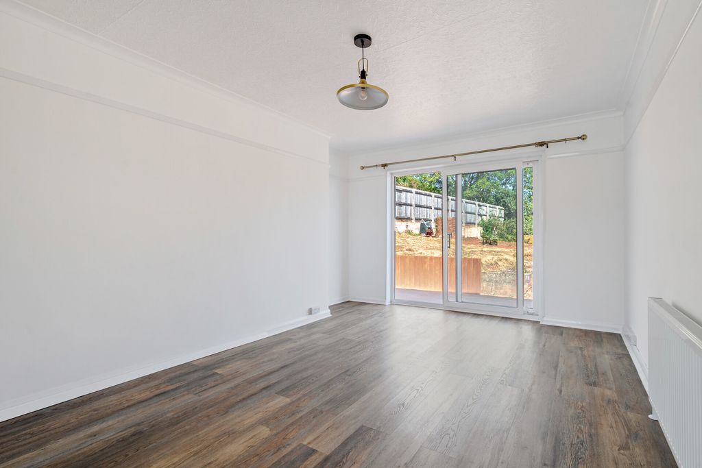 Property photo 3 of 18 1502188-12-6A7601...