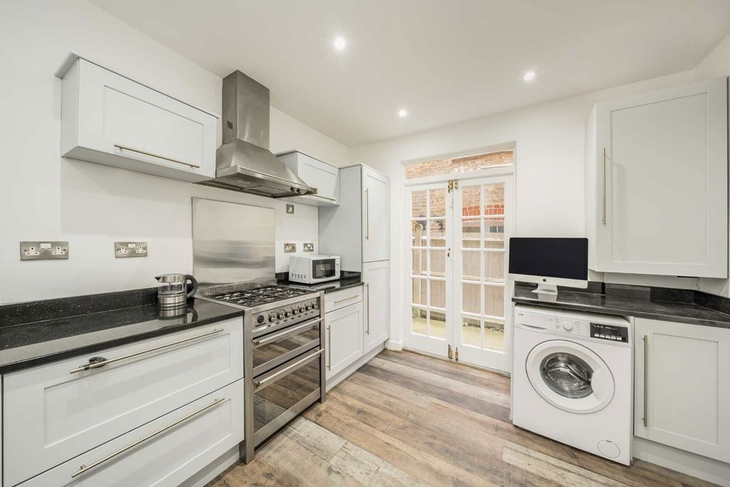 Property photo 3 of 6