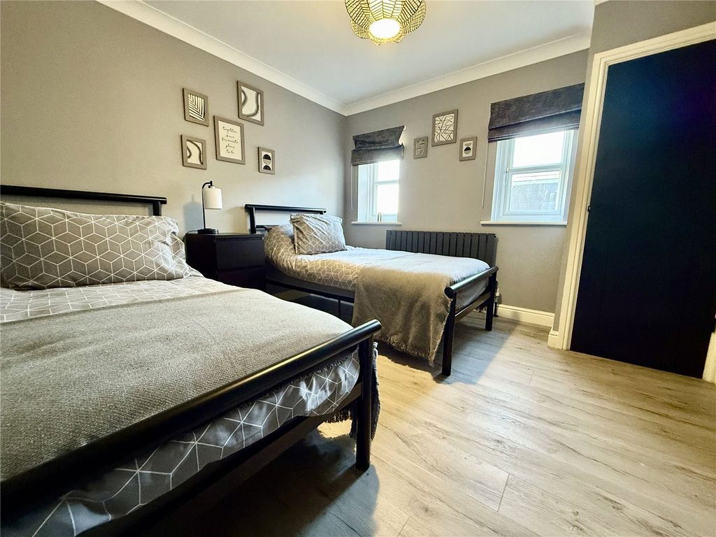 Additional image 8 of 3 bed flat for saleSouth Marine Drive, Bridlington, East Yorkshire YO15