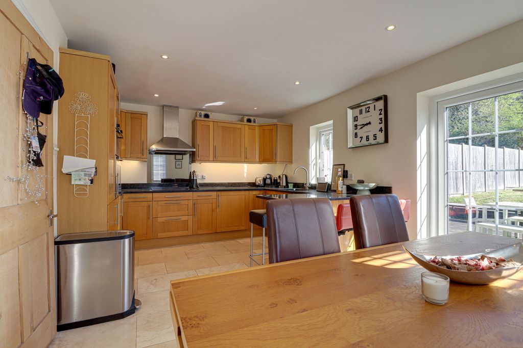 Property photo 3 of 18 Kitchen/Diner