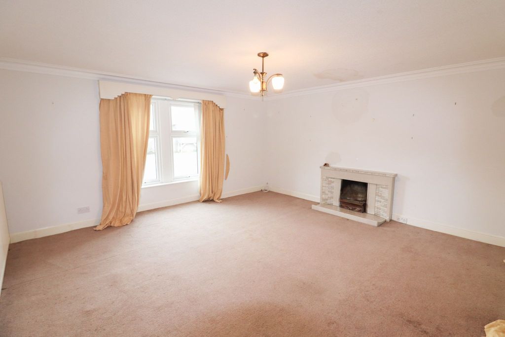 Property photo 2 of 34