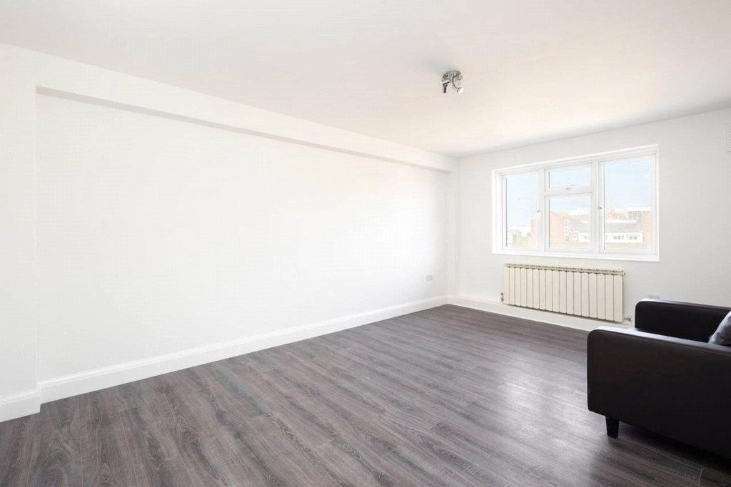 Property photo 1 of 14 Living Room