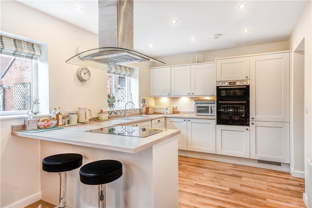 Property photo 3 of 17 Kitchen