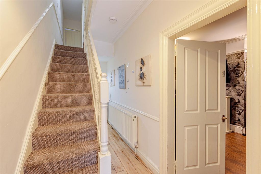 Property photo 3 of 25