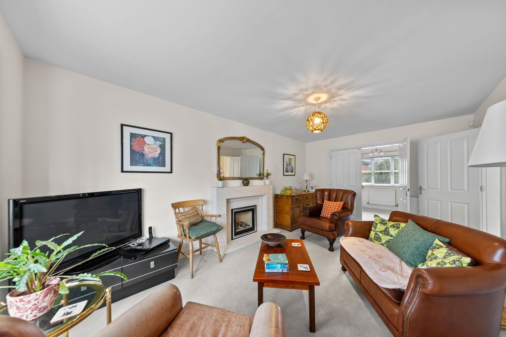 Property photo 2 of 33