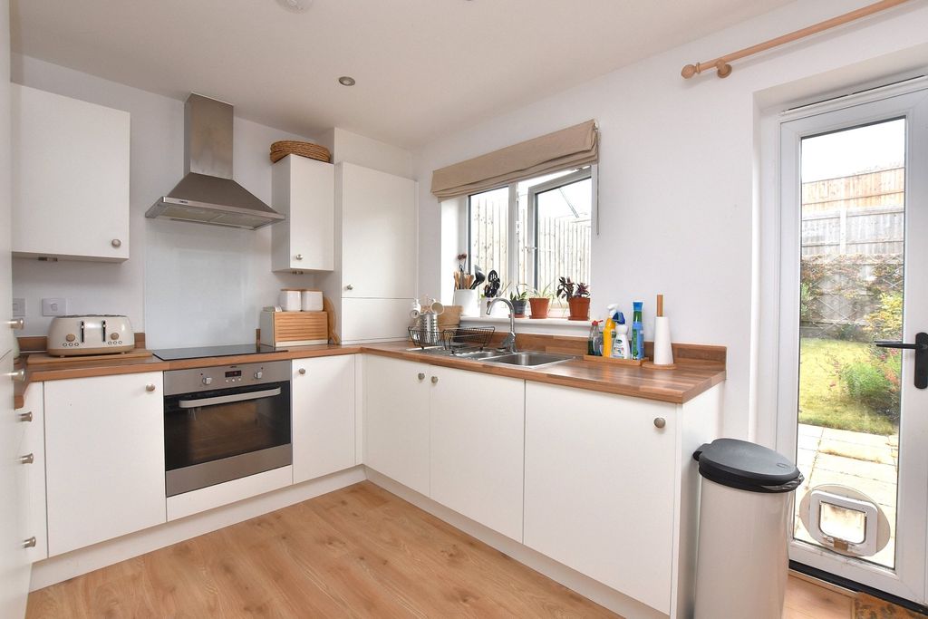 Property photo 2 of 14 Kitchen