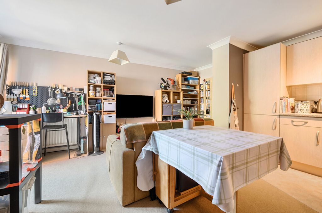 Property photo 3 of 15 1324598-10-687A49...