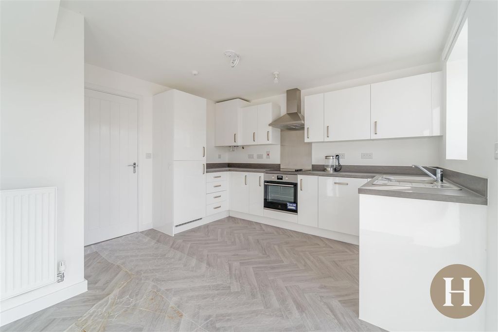 Property photo 3 of 29 Hadleigh Estate Agents-29.Jpg