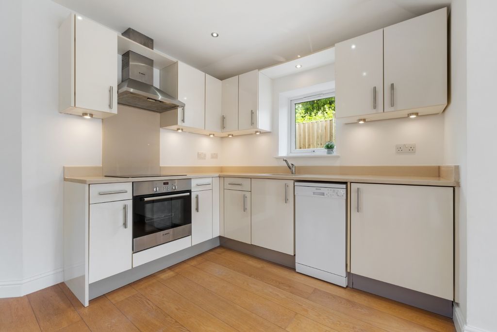 Property photo 2 of 12 4228581