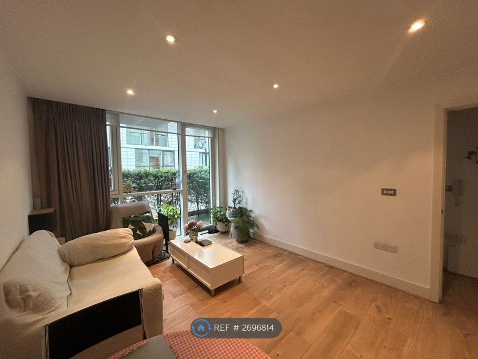 Property photo 3 of 18 Lounge