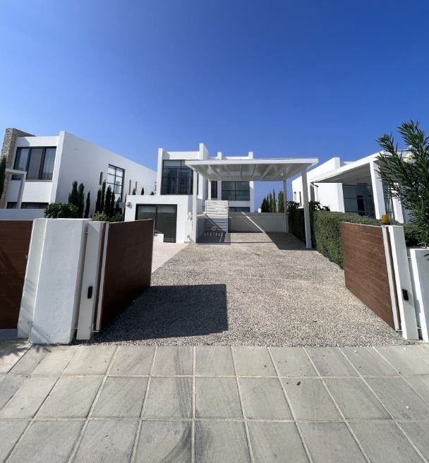 Property photo 2 of 31