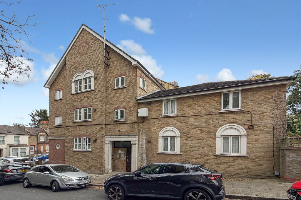 Property photo 1 of 8