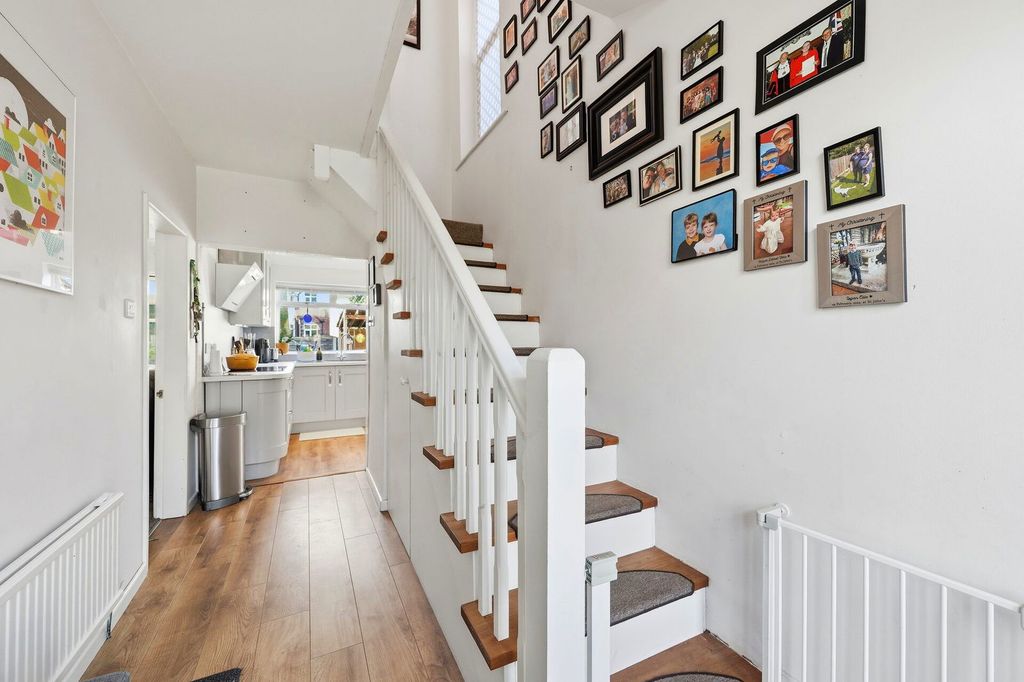 Property photo 3 of 27