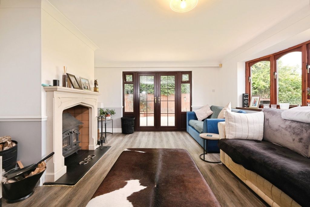 Property photo 2 of 35