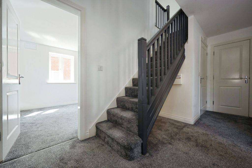 Property photo 3 of 17 Pbox-Img.Jpg