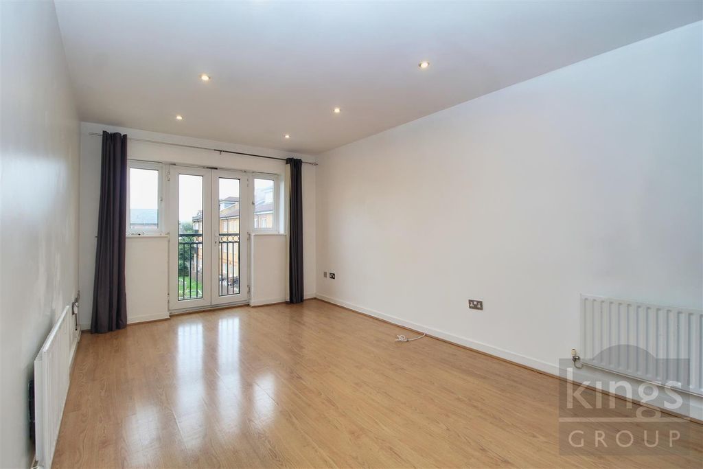 Property photo 3 of 7 Lounge