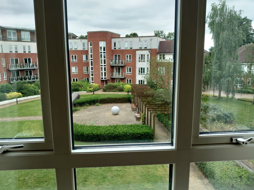 Property photo 2 of 8 Communal Gardens