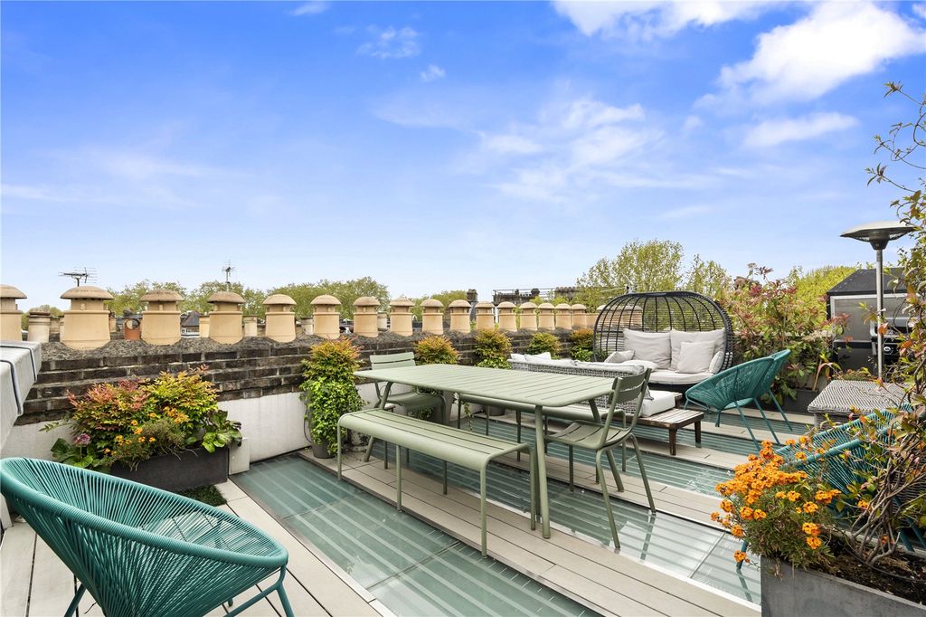Property photo 2 of 19 Roof Terrace