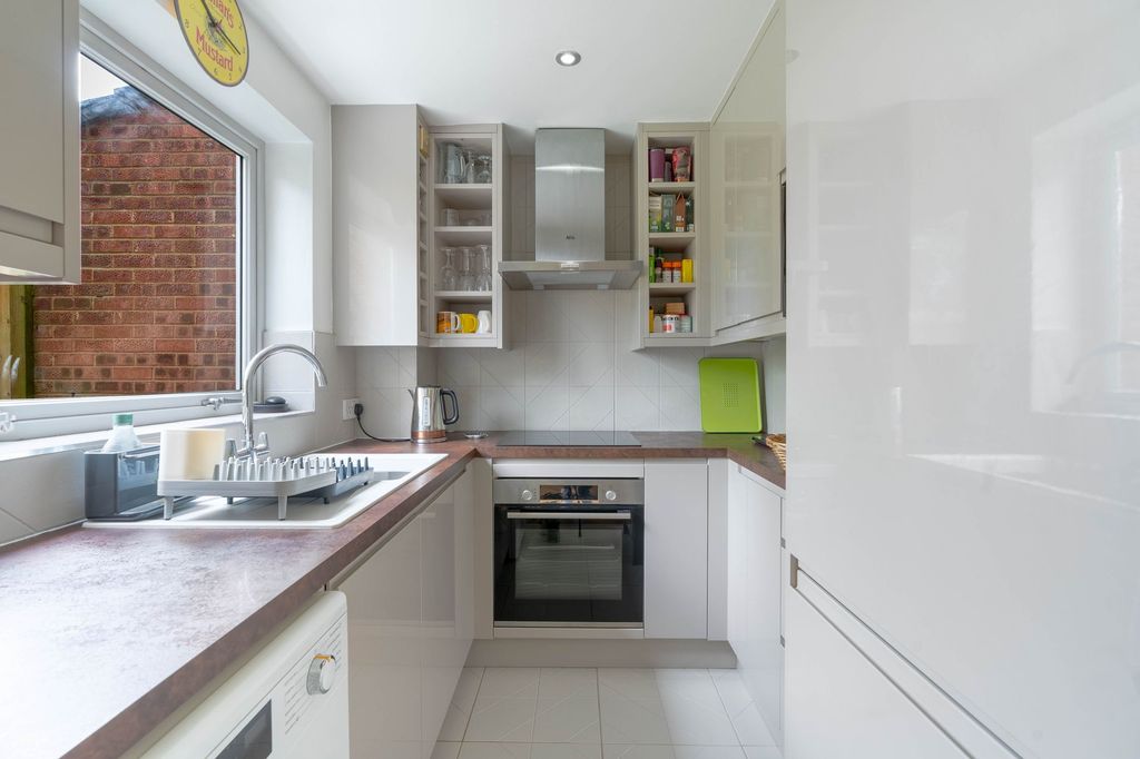 Property photo 2 of 12