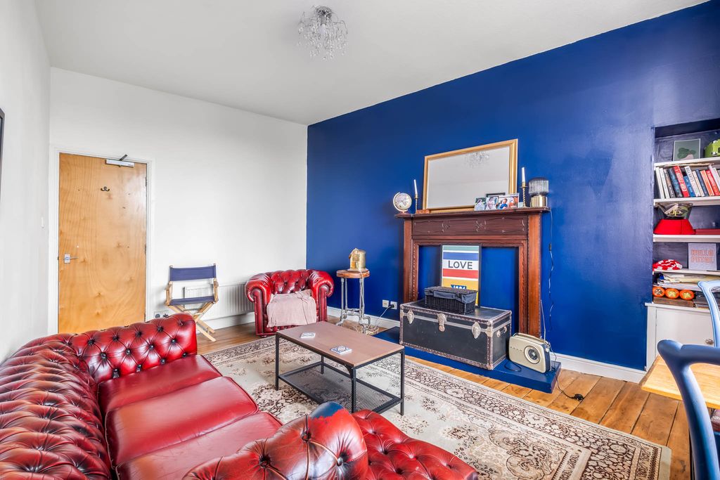 Property photo 2 of 25
