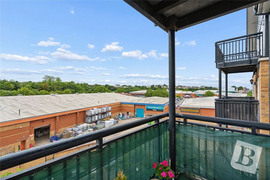 Property photo 2 of 9 Balcony