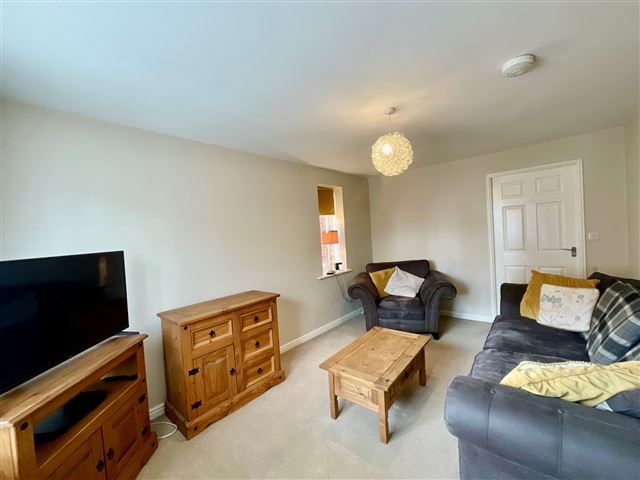 Property photo 3 of 19 Lounge